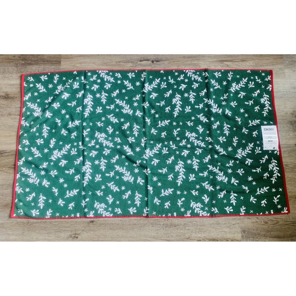 NWT DKNY Christmas Large Bath Towel 100% cotton Holly Reversible Holiday 30x54in
